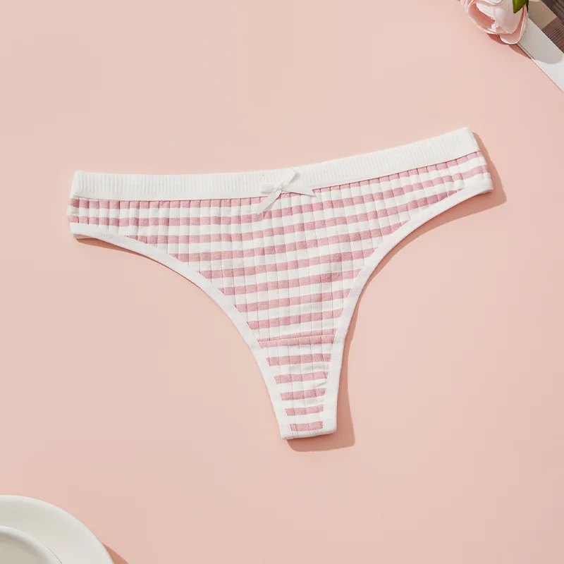 5 عبوات من القطن اللطيف للنساء سراويل داخلية مثيرة بنمط زهرة الفراولة منخفضة الخصر مريحة وناعمة