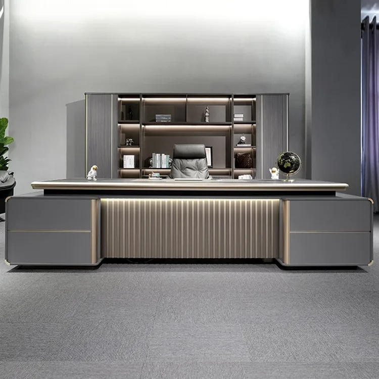 

Комплект офисной мебели: стол руководителя и кресло. Простой современный дизайн, легкая роскошь, высококлассный стиль.