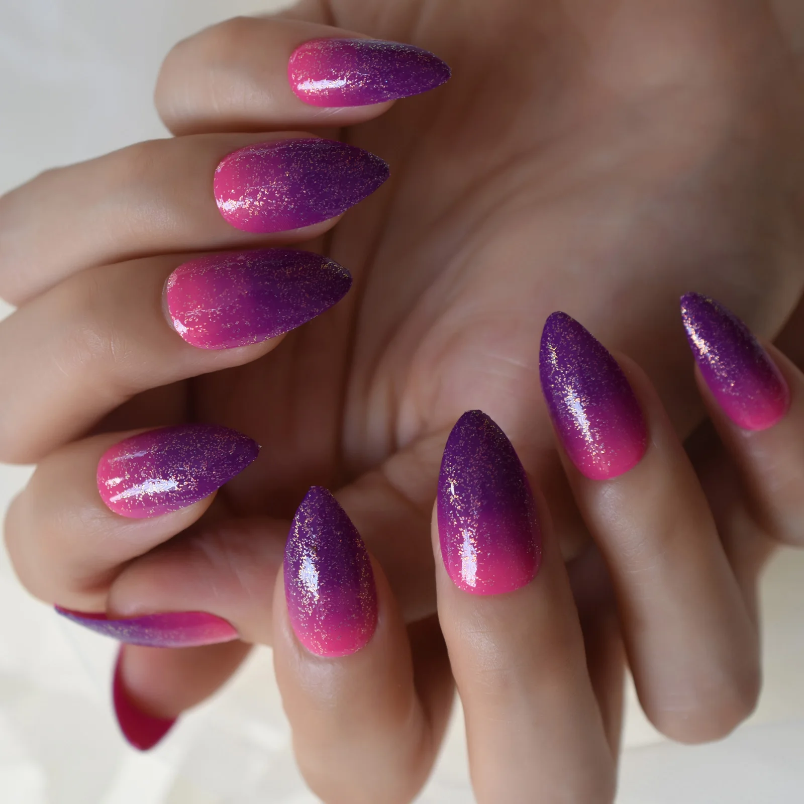 Glossy Ombre Purple Pink Medium Press on Nail Glitter Fake Nail Full Cover Stiletto False Nail Salons Party Wear Tips for Women