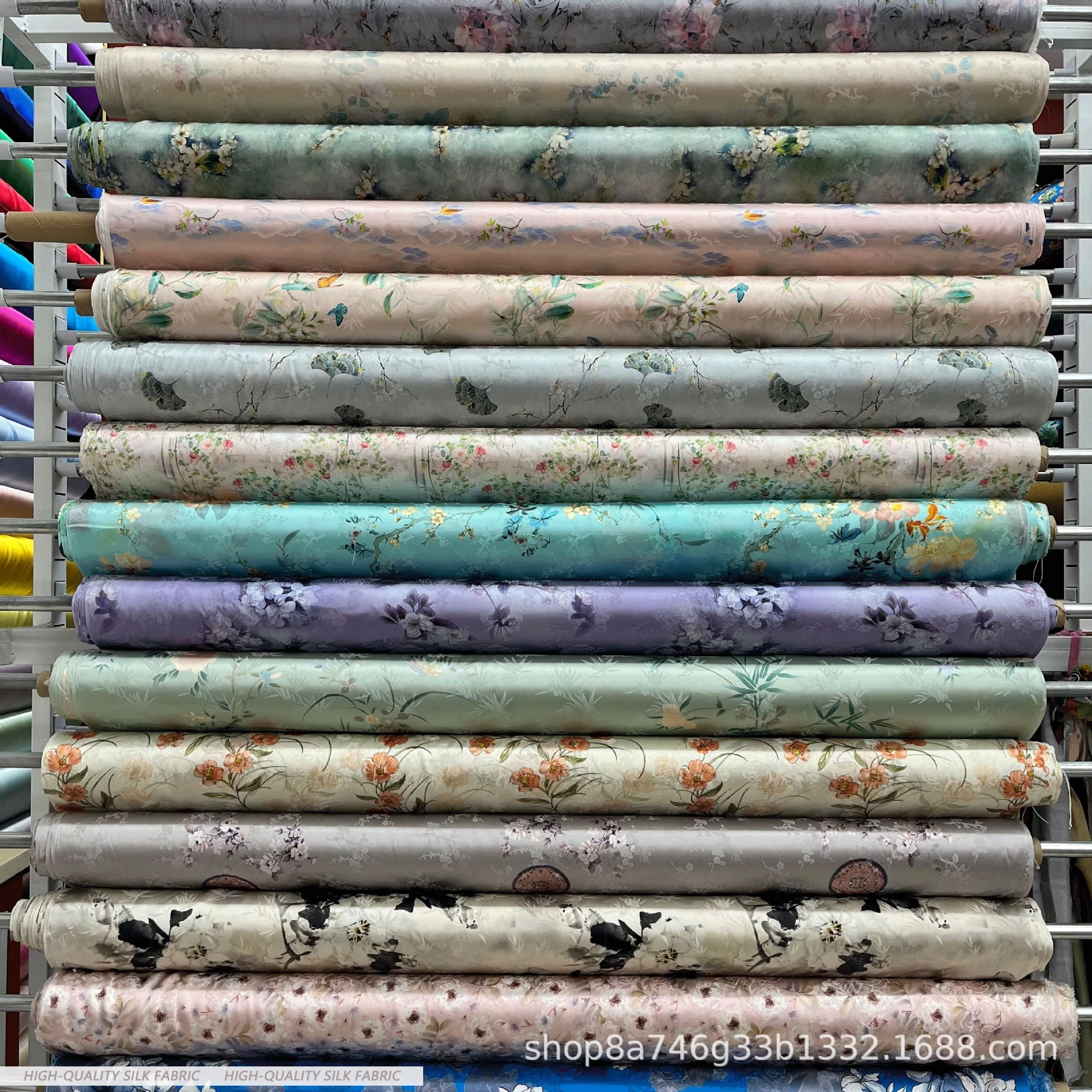 Sommer 19momme bedrucktes Stretch-Jacquard-Satin-Stoff, weiches und glatt drapiertes Cheongsam-Kleid aus Seide