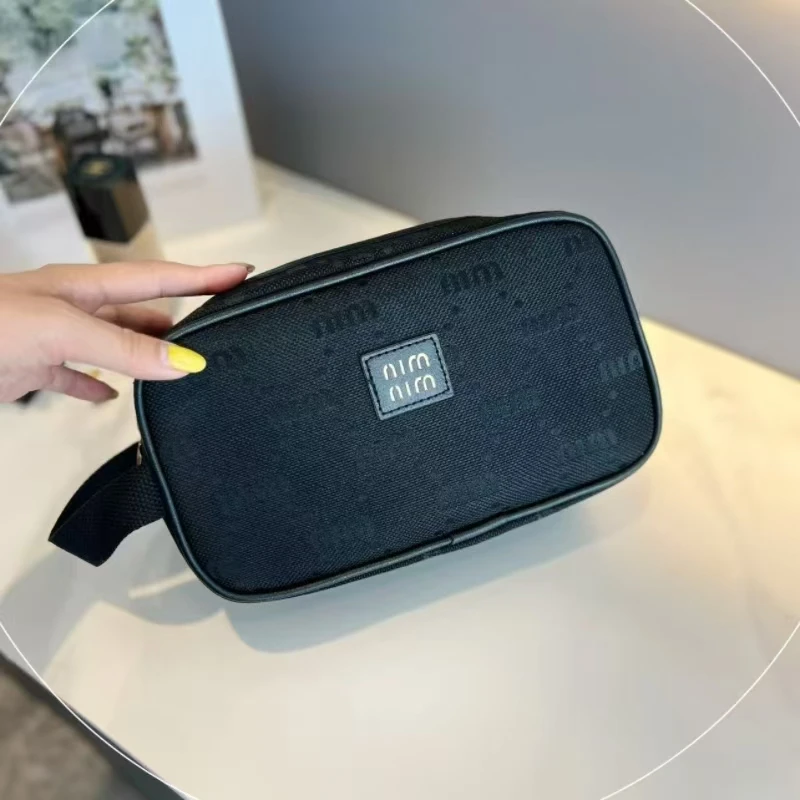 Pero Store Our Smooth Pull Head Wash Bag Enables You To Open And Close The Pouch Quietly And Effortlessly.