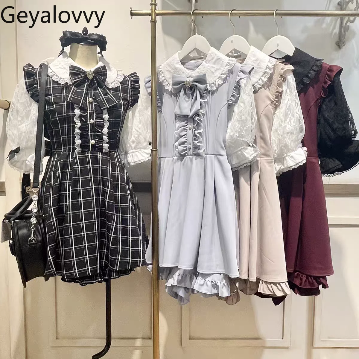 

Japanese Mass-produced Lace Short-sleeved Gem Bow Tie Doll Collar Dress Sweet Girl Versatile Slim Top and Shorts Two-piece Set