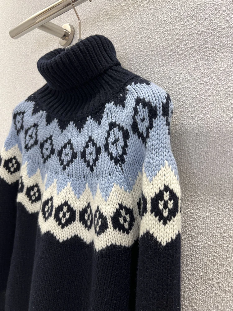 เสื้อสเวตเตอร์ไหมพรมคอตั้งลายทางสไตล์เรโทร รุ่นใหม่ประจำฤดูหนาวปี 2025 จาก SVORYXIU ให้ความสบายและทันสมัยสำหรับผู้หญิง