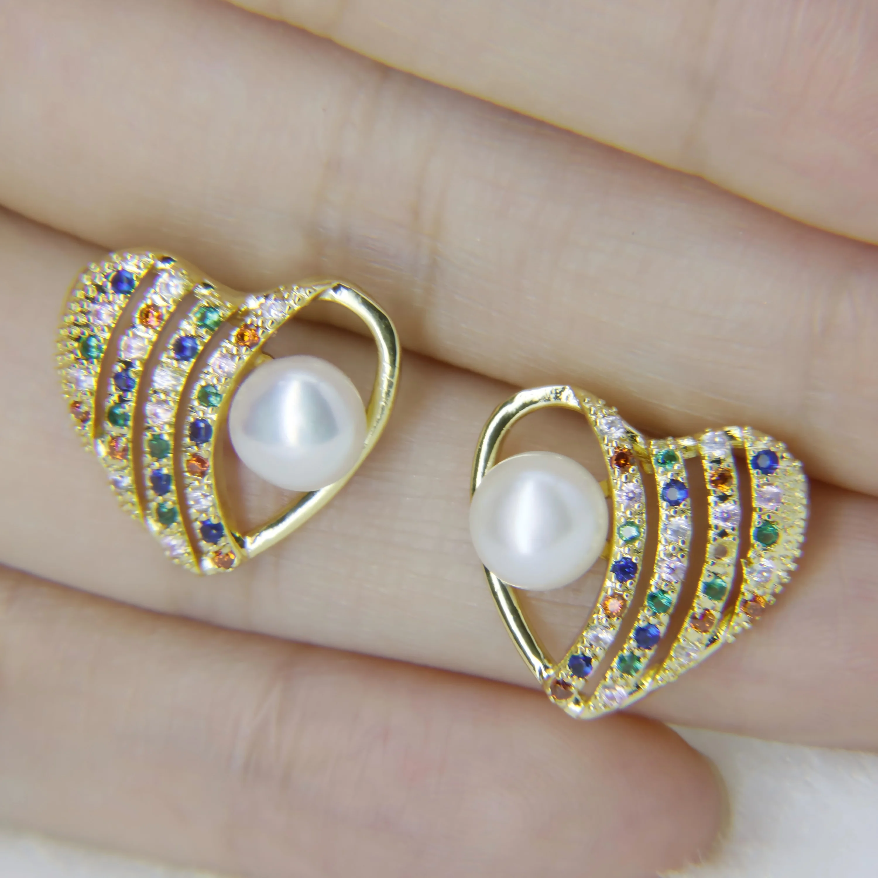 

JUNYE Colorful Zircon Heart-Shaped Earrings Vintage Ethnic Style Natural Pearl Fashionable Jewelry Gift Set for Banquets