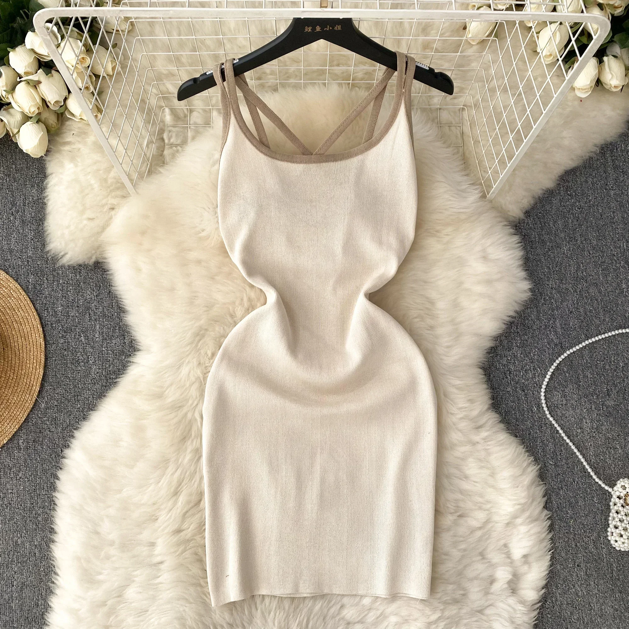 2025 여름 니트 섹시한 스트랩 드레스 U 넥 크로스 여성 탱크 Elatic 허리 Bodycon Sundress 여성 비치 백리스 짧은 드레스