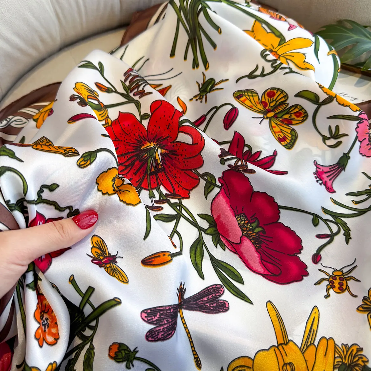 新しいプリントヘッドスカーフ女性四季スカーフサテンスクエアヘッドヒジャーブスカーフ女性のためのショール 90*90 シルクスカーフイスラム教徒ヒジャーブ