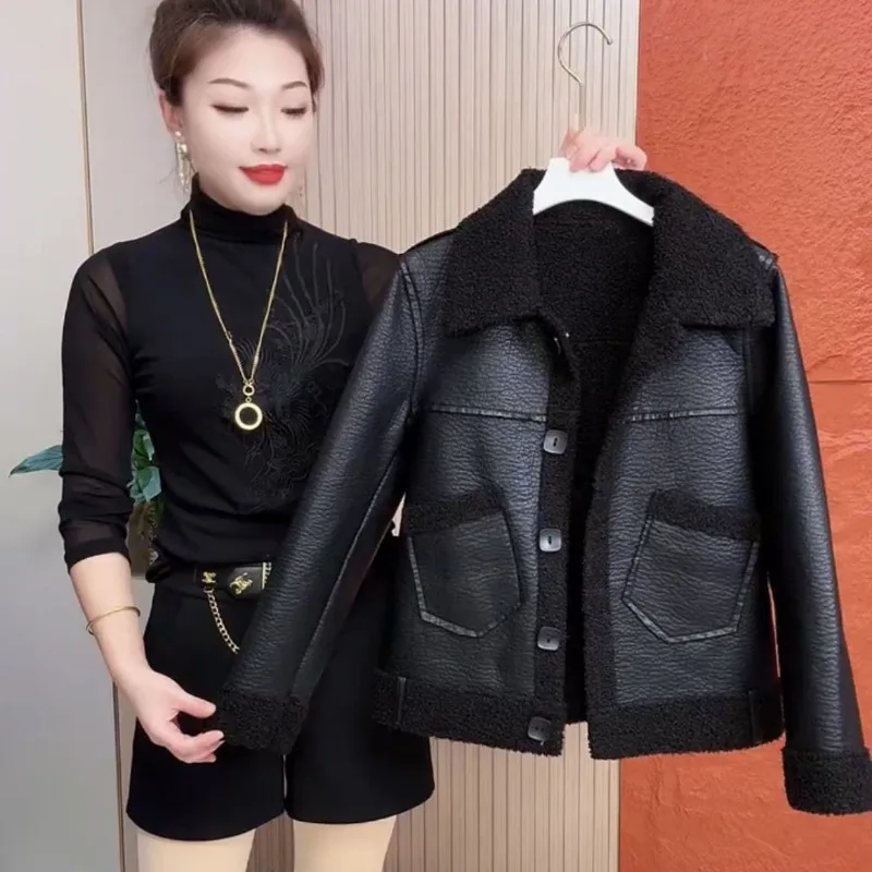 

The New Autumn Winter Faux Fur Korean-style Coat with Thickened PU and Short Faux Lambskin Jacket Makes You Look Slimmer Fashion