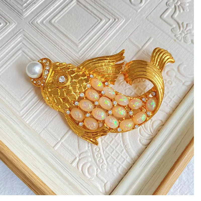 Exquisite Vintage Pearl Fish Koi Brooch Pin Trendy Clothes Accessories Pins Women Men Fashion High Quality Animal Corsge