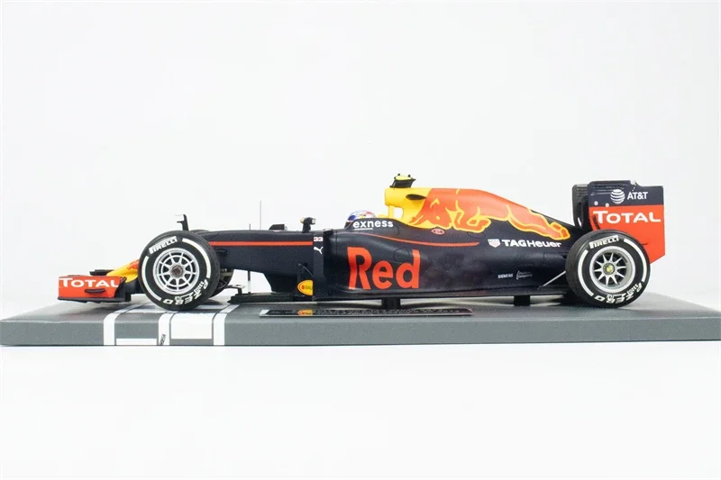 MINICHAMPS 1:18 2016 F1 RB12 #1 MAX - WINNER SPANISH GP Model Car