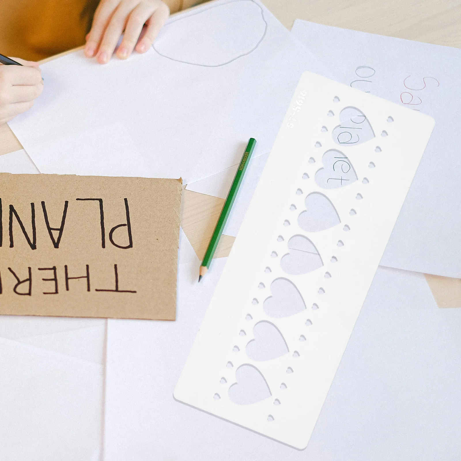Stencil artigianale con stampa a cuore, delicato modello cavo per bambini, disegno, viaggio scolastico, durevole, riutilizzabile, pittura a spruzzo fatta a mano