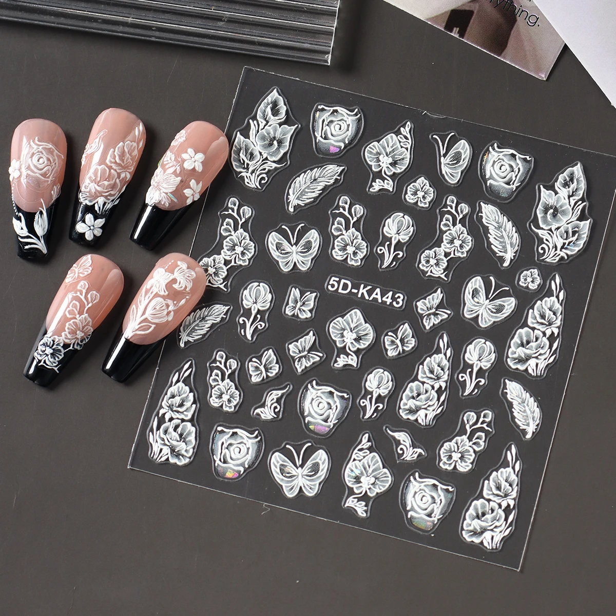 2 قطعة 5D الأبيض تتفتح أزهار زهرة تنقش مسمار الفن ملصقات زهرة الورد فراشة يترك ذاتية اللصق المنزلق الشارات DIY M