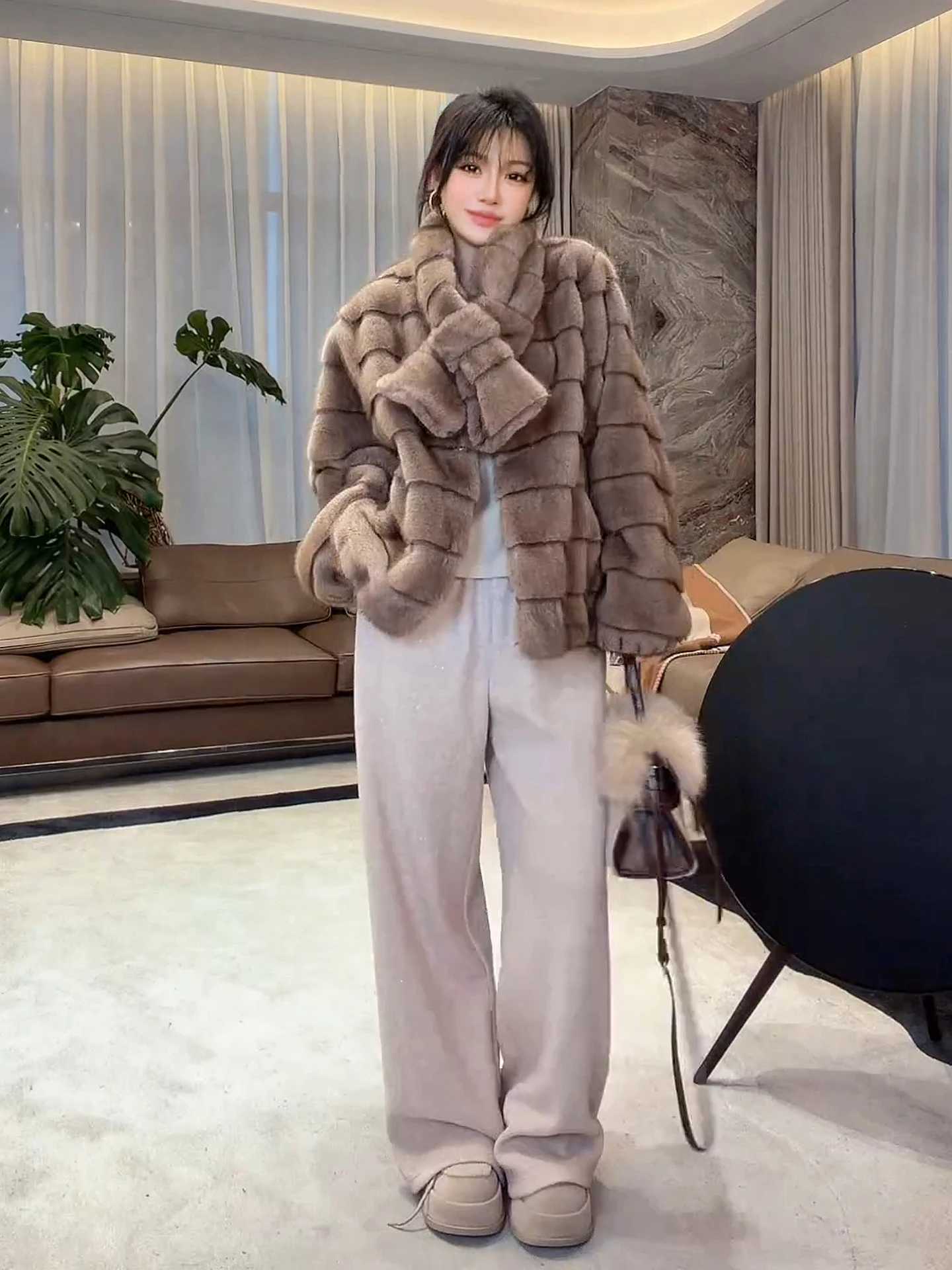 

Rare High Densi Faux Fur Coat with Scarf Opera Sle Warm Faionable Women's Outerwear MEHOMEYANG MESA5854 Winter 2025