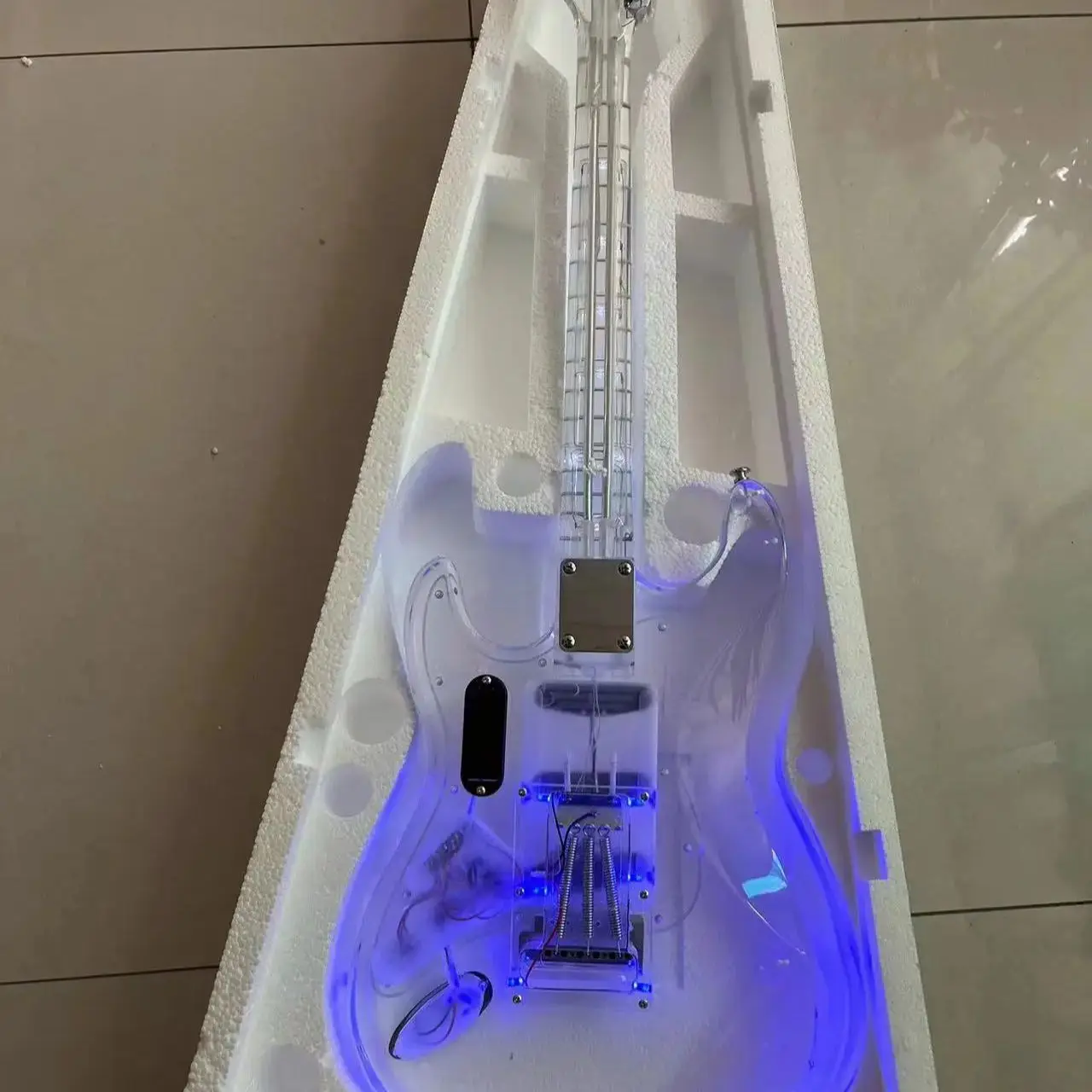 Wholesale price for fast and free delivery of electric guitars