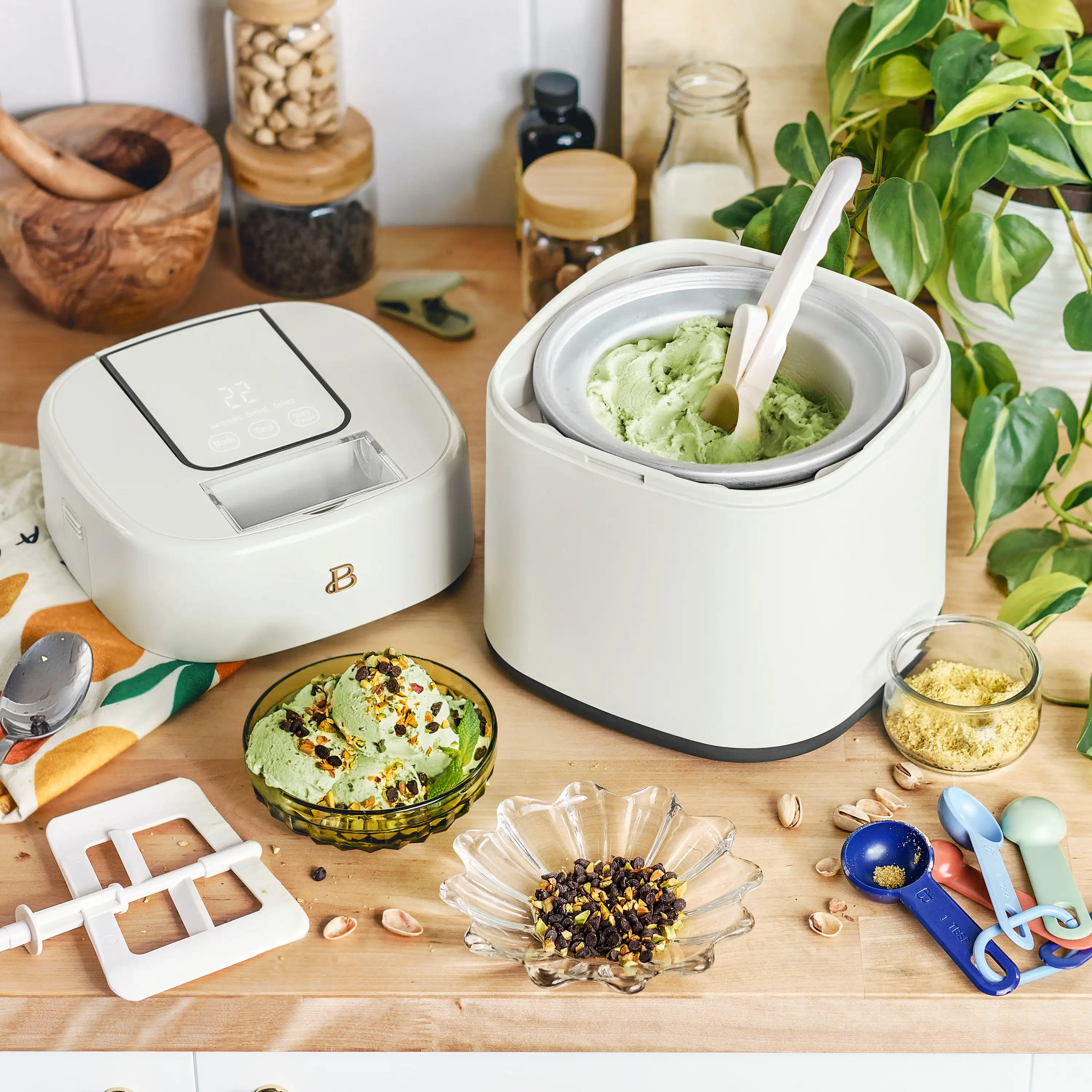 Gelatiera da 1,5 Qt con display attivato al tocco, bianca