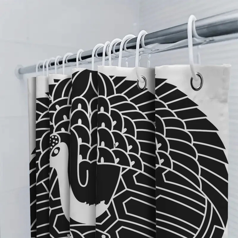 ستارة حمام مخططة باللون الأزرق والأبيض مخصصة مع ديكور بحري مثالي لتحديث الحمام