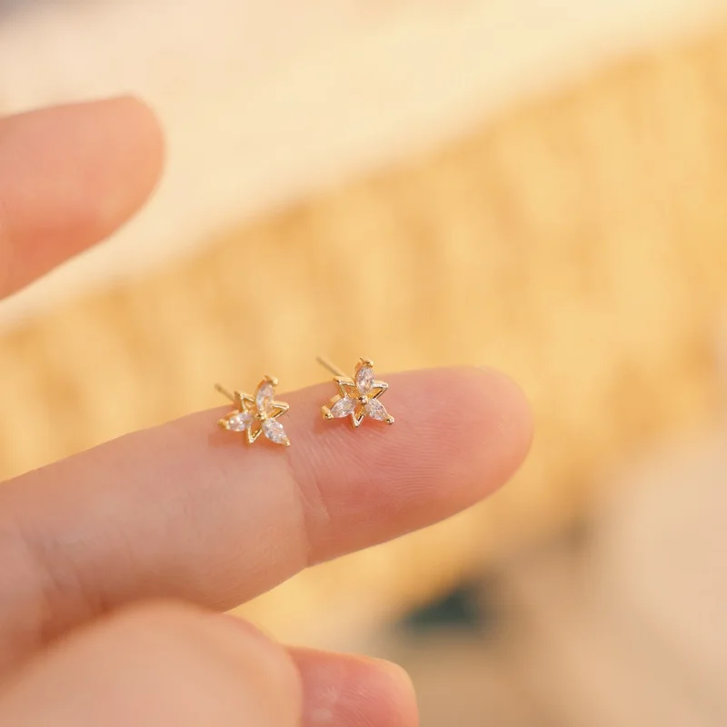 1 pair of hollow triangular geometric flower synthetic zircon earrings with retro elegant style and unique minimalist design