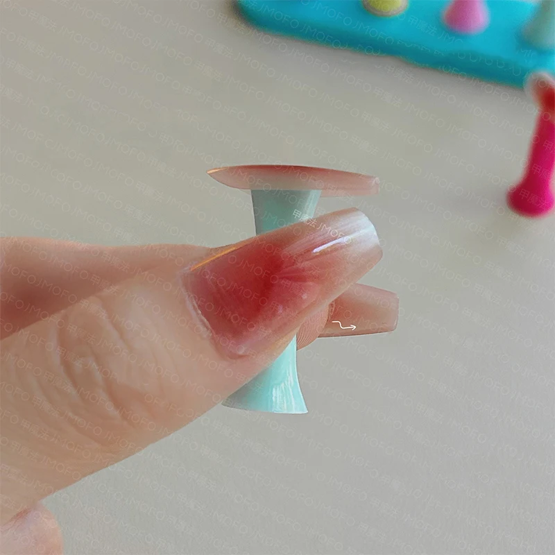 

1 Set Candy-Colored Plastic Magnetic Nail Holder Practice Display Stand Nail Polish Showing Shelf Nail Art Tool
