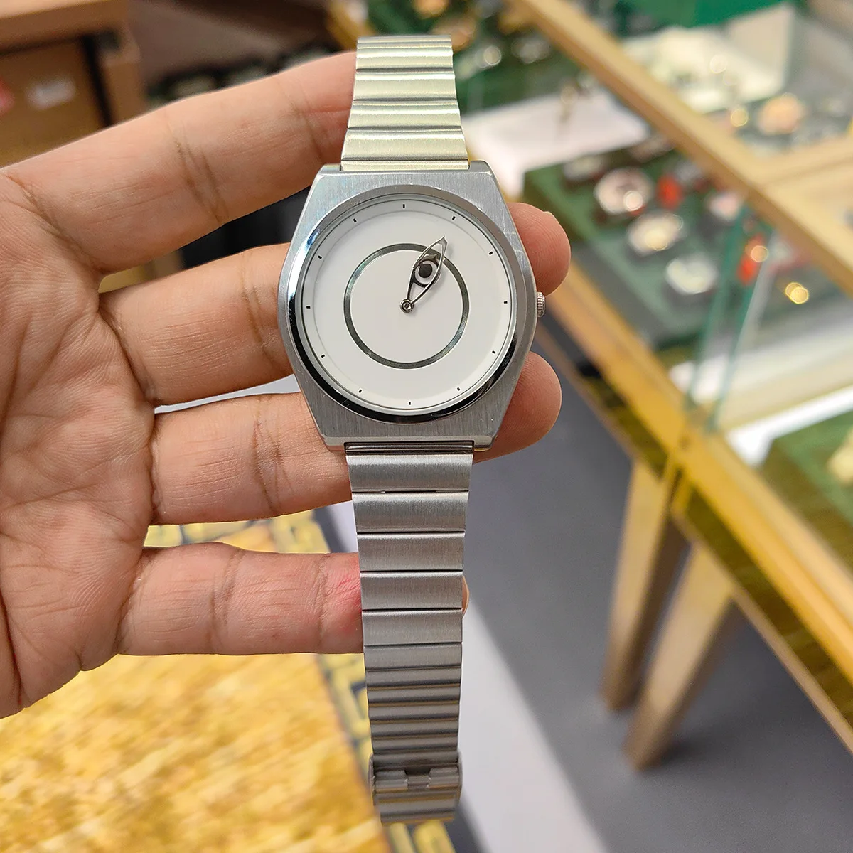 Рисунок 4 - Роскошные мужские часы с черными глазами