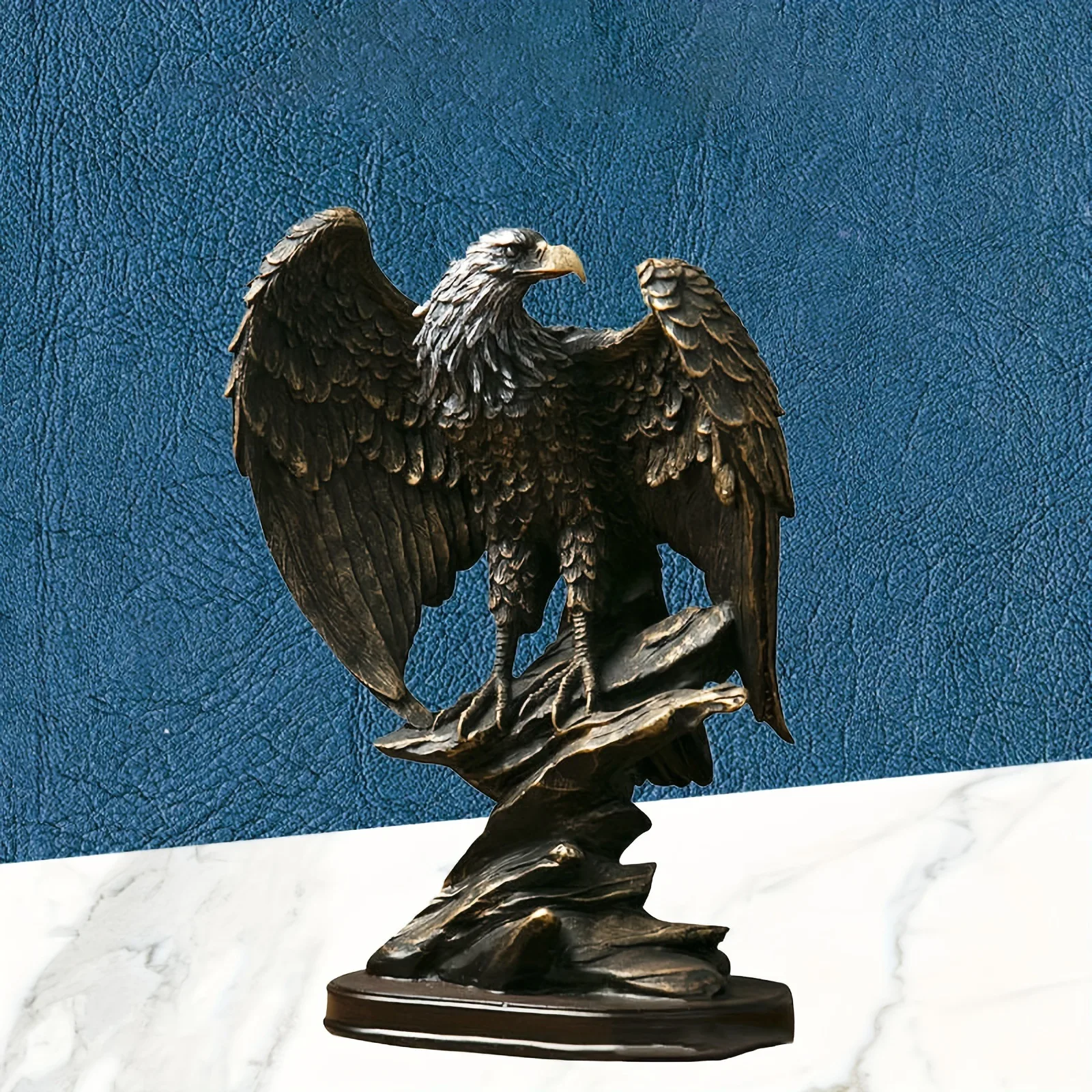 Resin Eagle Statue Freedom Power Wealth Symbol Figurine Home Office Desktop Decor Birthday Holiday