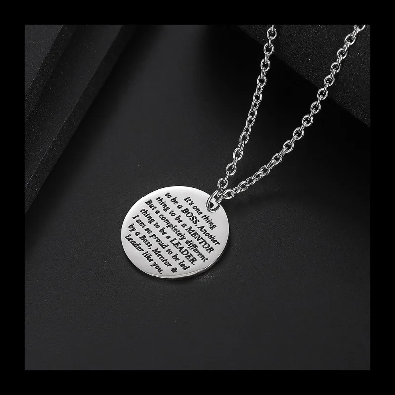 شخصية قلادة الفتيان والفتيات المتخصصة الإنجليزية جولة العلامة التجارية قلادة هدية انفجار