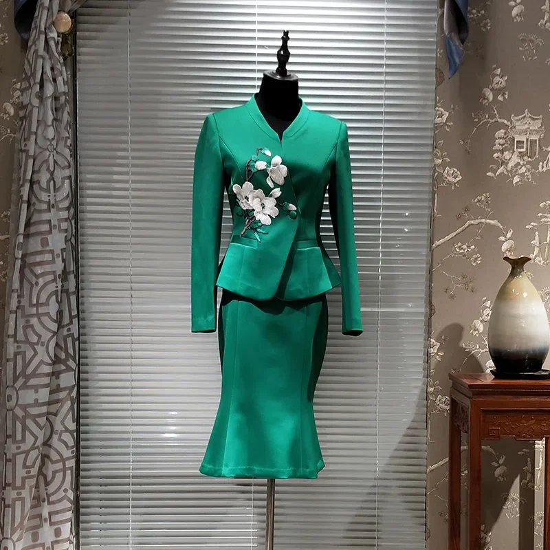 Nuevos trajes de falda profesional chinos, uniforme bordado, conjunto de dos piezas, Blazer y trajes, ropa de oficina verde de lujo de alta gama para mujer