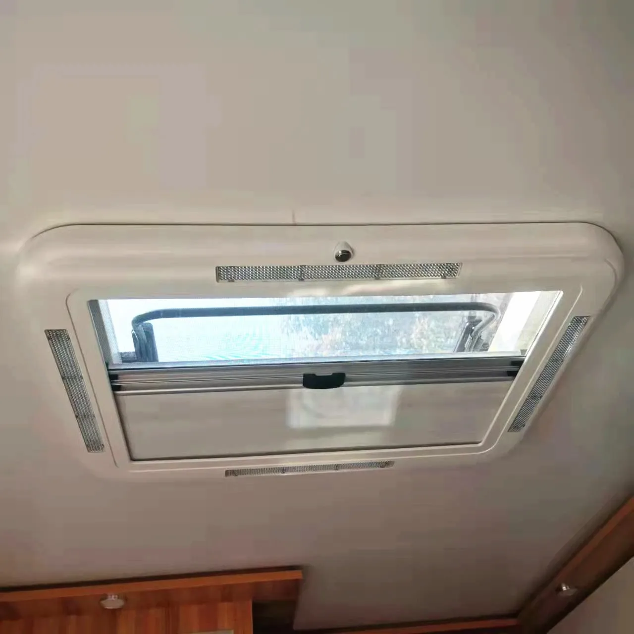 

ATV 700*500mm LED RV Skylight Ventilate Roof Window Sunroof For Caravan Camper