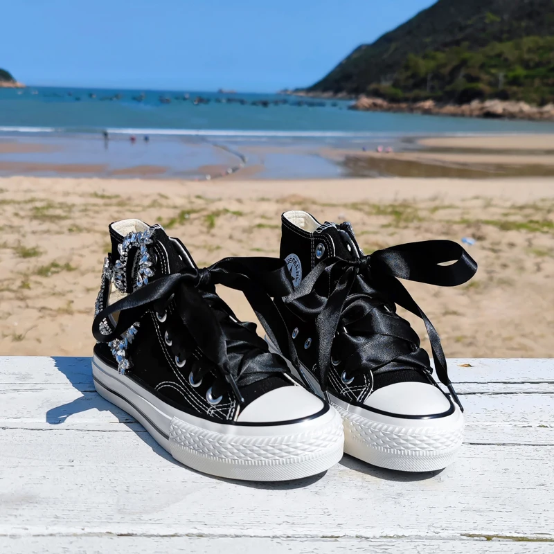 Black Sneakers New Original Design Hollow Crystals Bright Heart Shape Breathable Board Silk Strap Versatile Girls Canvas Shoes