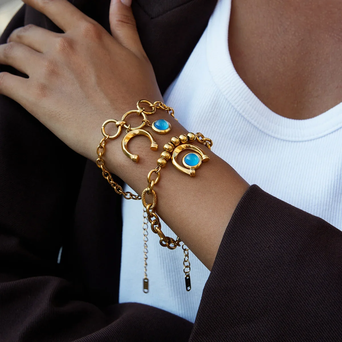 

Personality Designer 18K Gold Color Plated Blue Resin Horseshoe Pendant Bracelet Waterproof Stainless Steel Girl Jewelry