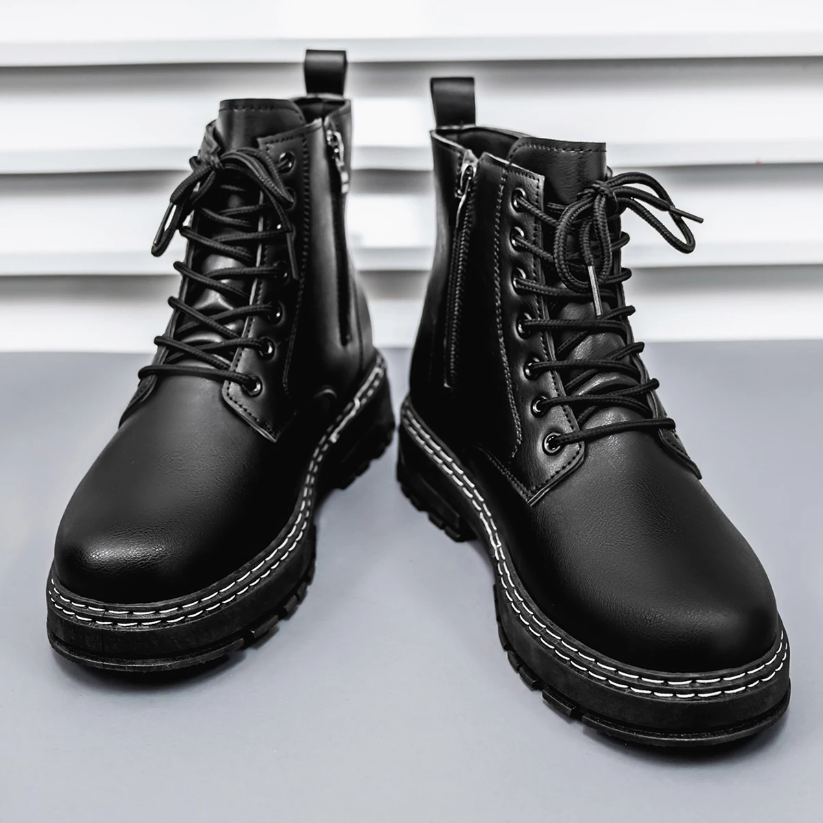 Men's High-Top Boots Fashionable All-Match Casual Shoes Classic Black British Style Motorcycle Boots Four-Season Trendy Footwear