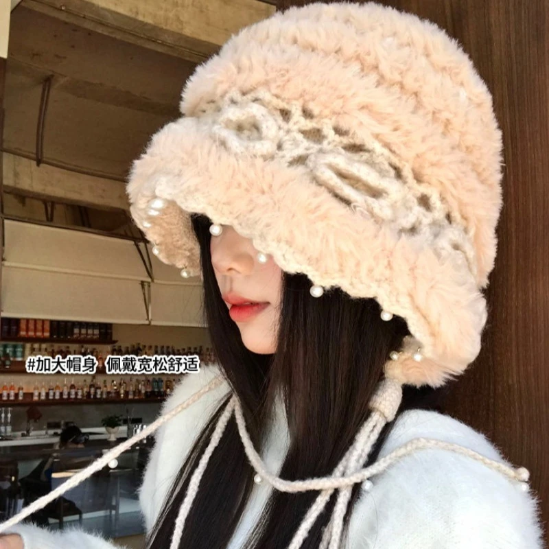 Koreanische Ins-Perlen-Quasten-Plüsch-Pullover-Strickmütze für Damen im Herbst und Winter, dicke und warme Bombermütze mit Ohrenschutz – Detail 2