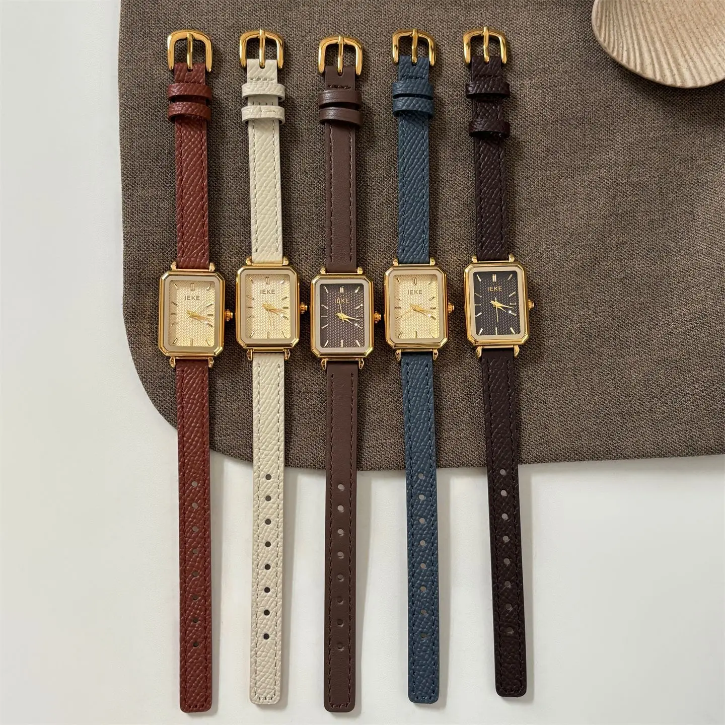 IEKE السيدات حزام ساعة بسيطة مزاجه الرجعية الصغيرة مربع المرأة ووتش بالجملة المتخصصة مربع الأزياء ووتش الصانع
