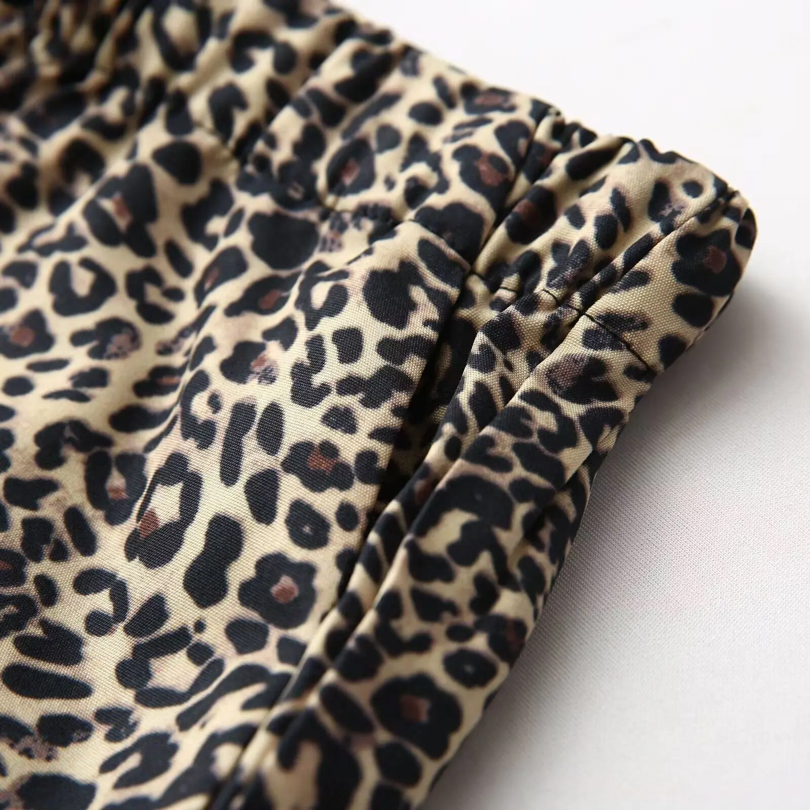 PB&ZA Pantalones cortos con estampado de leopardo y cordón en la cintura elástica para mujer para un aspecto moderno y cómodo de verano