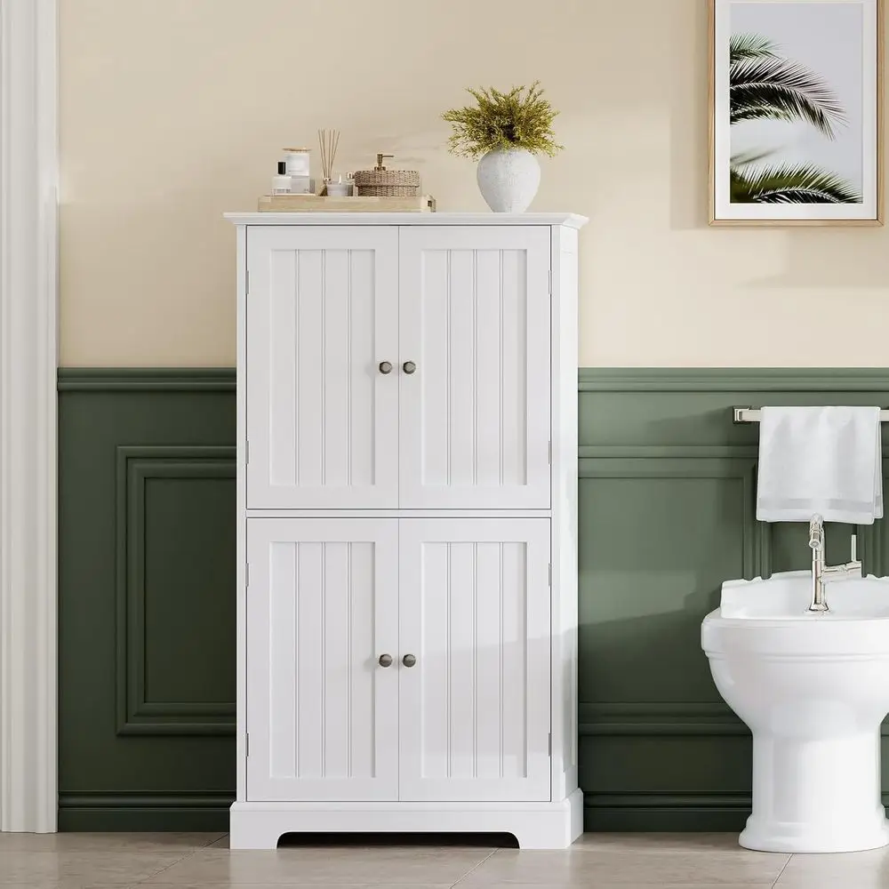 خزانة أرضية حمام بيضاء حديثة قائمة بذاتها مع 4 أبواب وأرفف قابلة للتعديل للتخزين في غرفة المعيشة