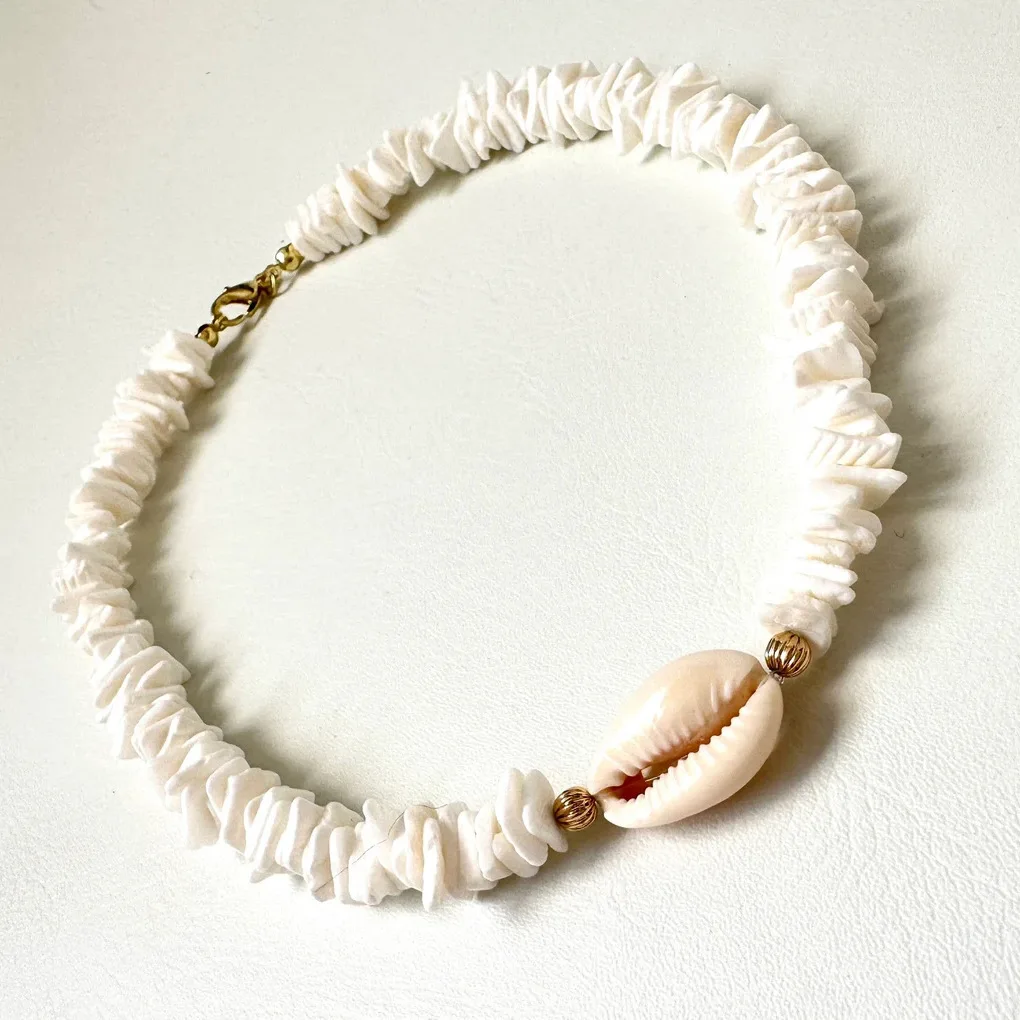 Puka Shell Choker Necklace White Round Hawaiian Natural Sea Shell Beach Jewelry Surfer Necklace for Women Cowrie Shell Aesthetic