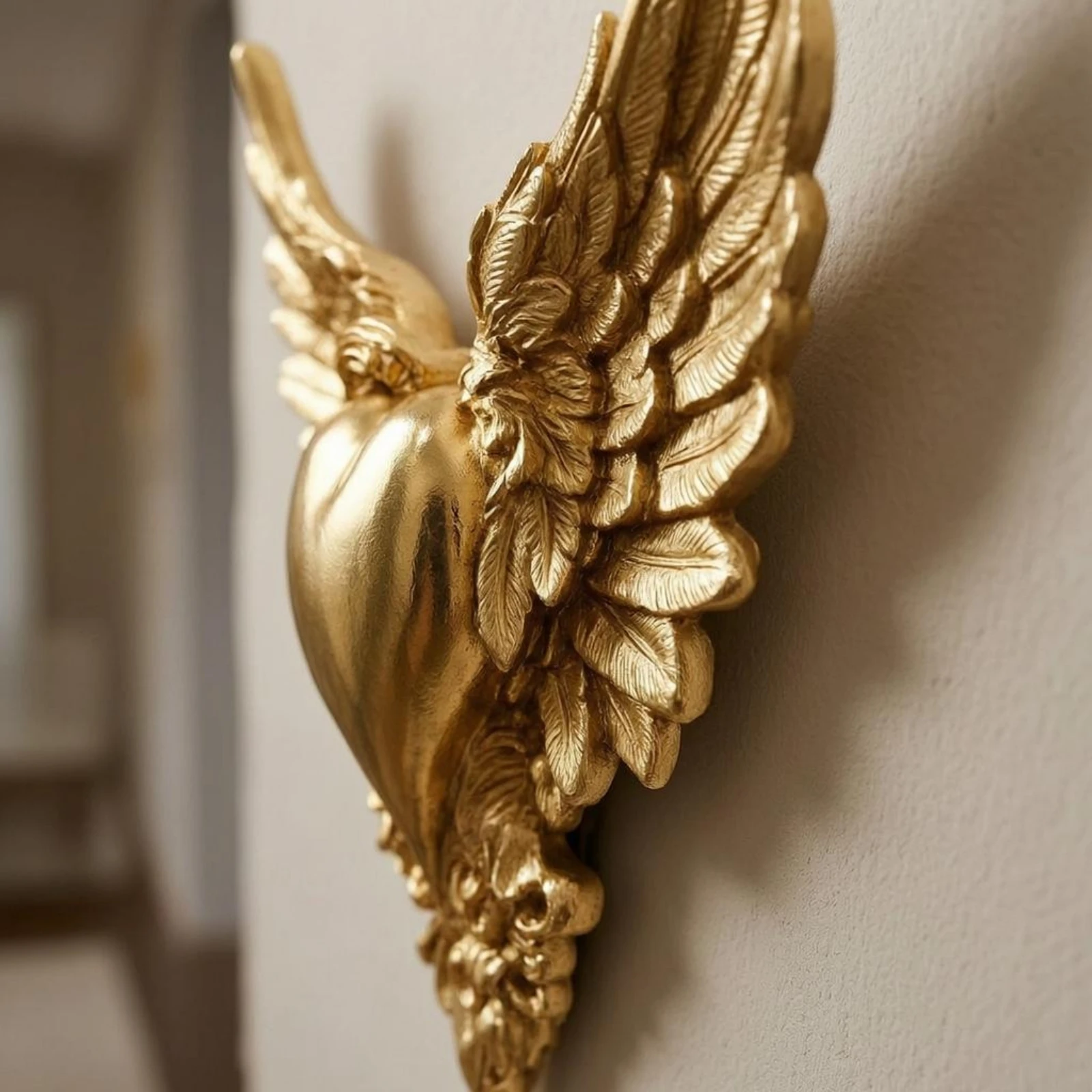 Gold Heart Wall Art Ornate Winged Wall Ornament French Style Decor 3D Design Wall Hanging for Home Decoration