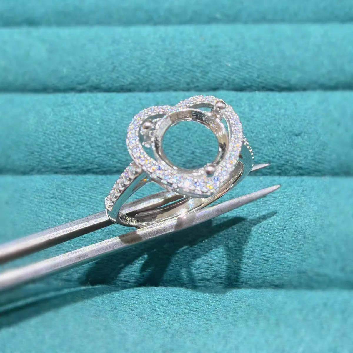 90 S925 sterling silver ring, hollow, round, 6.5/8mm, heart-shaped, hollow, surrounded by diamonds, adjustable clasp
