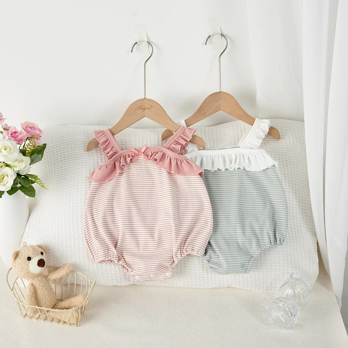 

Summer new baby lace lace collar cotton pit strip onesie for baby girls going out in the ocean triangle onesie