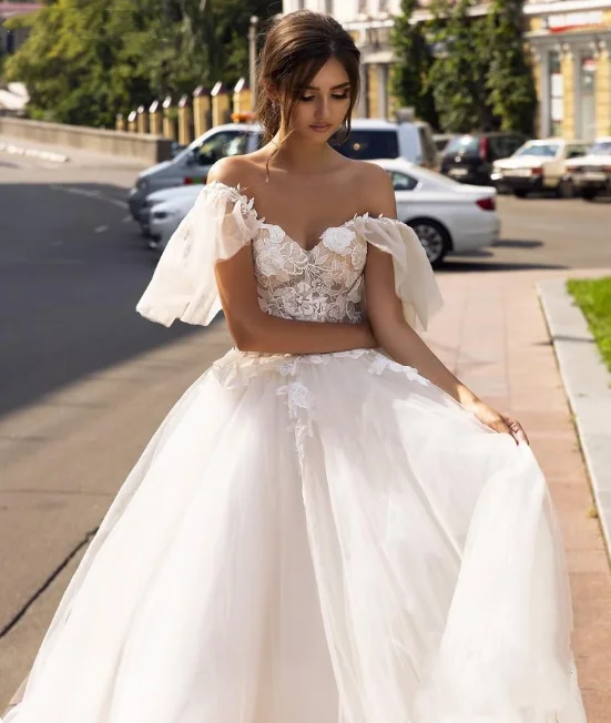 Charming Off The Shoulder Wedding Dresses 2023 A Line Lace Appliques Court Train Corset Back Short Sleeves Bridal Gowns Custom