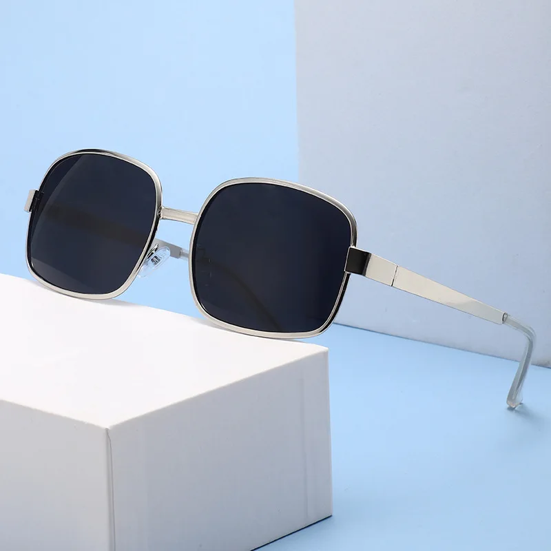 

Новые роскошные металлические солнцезащитные очки унисекс 2026 года, ретро-квадратная оправа, для улицы, с защитой от УФ-излучения UV400, модные, в уличном стиле