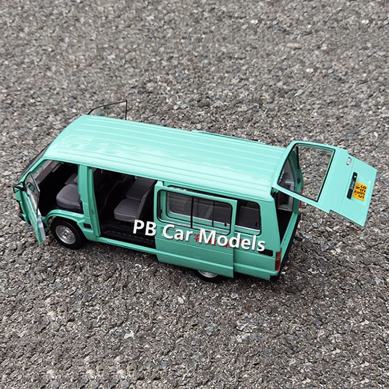 1:18 Original Hiace van YH50 Young and Dangerous Edition Simulation Car Model Ornament Collection