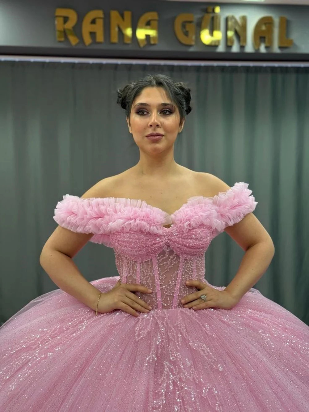 Charmingtulle grande robe de bal hors de l'épaule volants perles robe de bal perlée à plusieurs niveaux gonflé robe de soirée de mariage robes