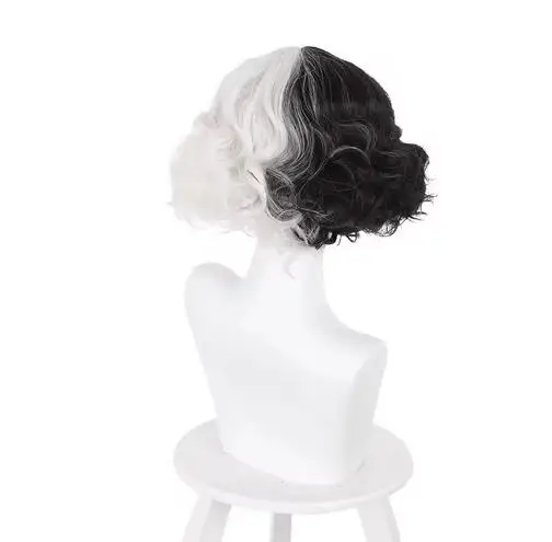 Nueva película Cruella pelucas medio negro medio blanco leche corto rizado pelo resistente al calor Cruella de Vil Cosplay peluca + gorro de peluca