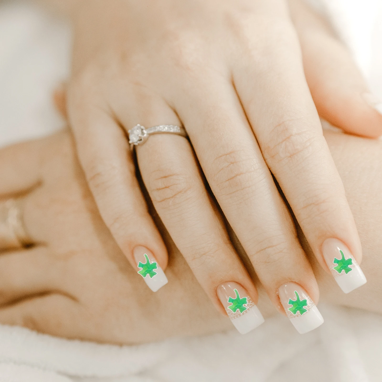 

Clover Shaped Nail Sequins Plastic ABS St Patrick's Day DIY Manicure Charms Eye Makeup Decorations Nail Art Glitters Fingernail
