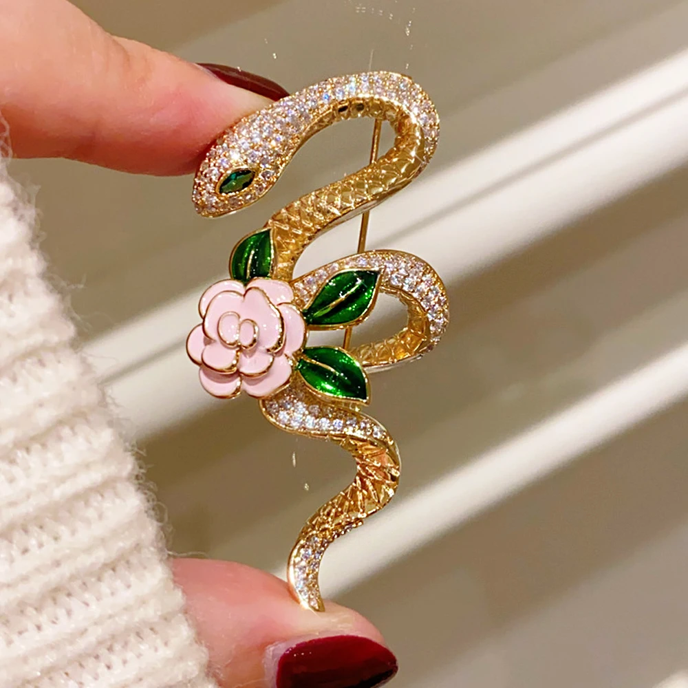 Luxury Rhinestone Snake Rose Brooch Women Elegant Dress Corsage Badge Scarf Lapel Pins Party Suit Hat Decor Accessories