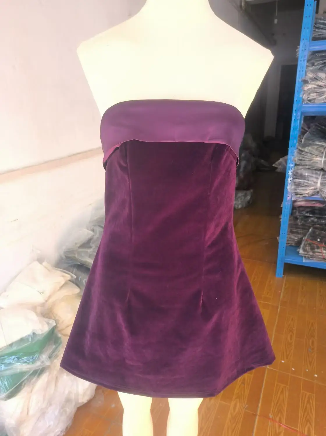 2026 Winter neue Damenmode sexy, auffälliges, rückenfreies, schulterfreies Tube-Top-Kleid für Frauen – Detail 5