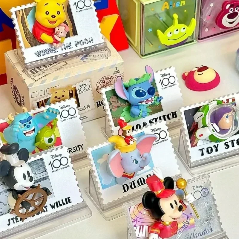 Disney Rückkehr zu Stempel Serie Blind Box Mickey Stitch Stempel Stil Anime Figuren niedlichen Kawaii PVC Statue Figuren Weihnachts geschenke