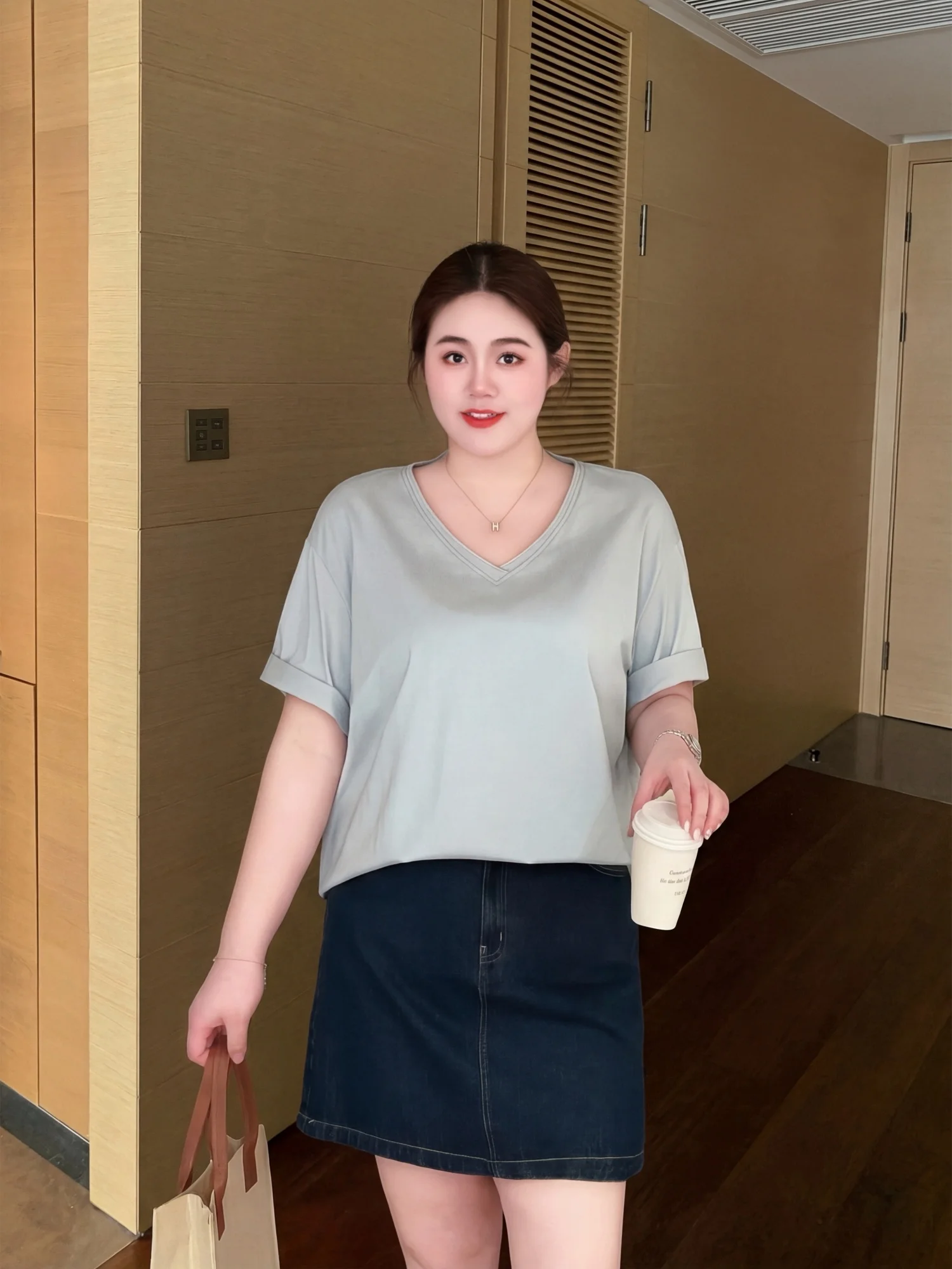 

plus Size Women's Summer V-Neck Short Sleeve T-Shirt Pure Color Belly Covering Slimming Top Commute Style Standard Fit Cotton...