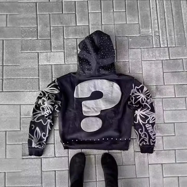 سترة صوفية فضفاضة بغطاء للرأس بطباعة إسفنجية على شكل حرف أمريكي Y2K