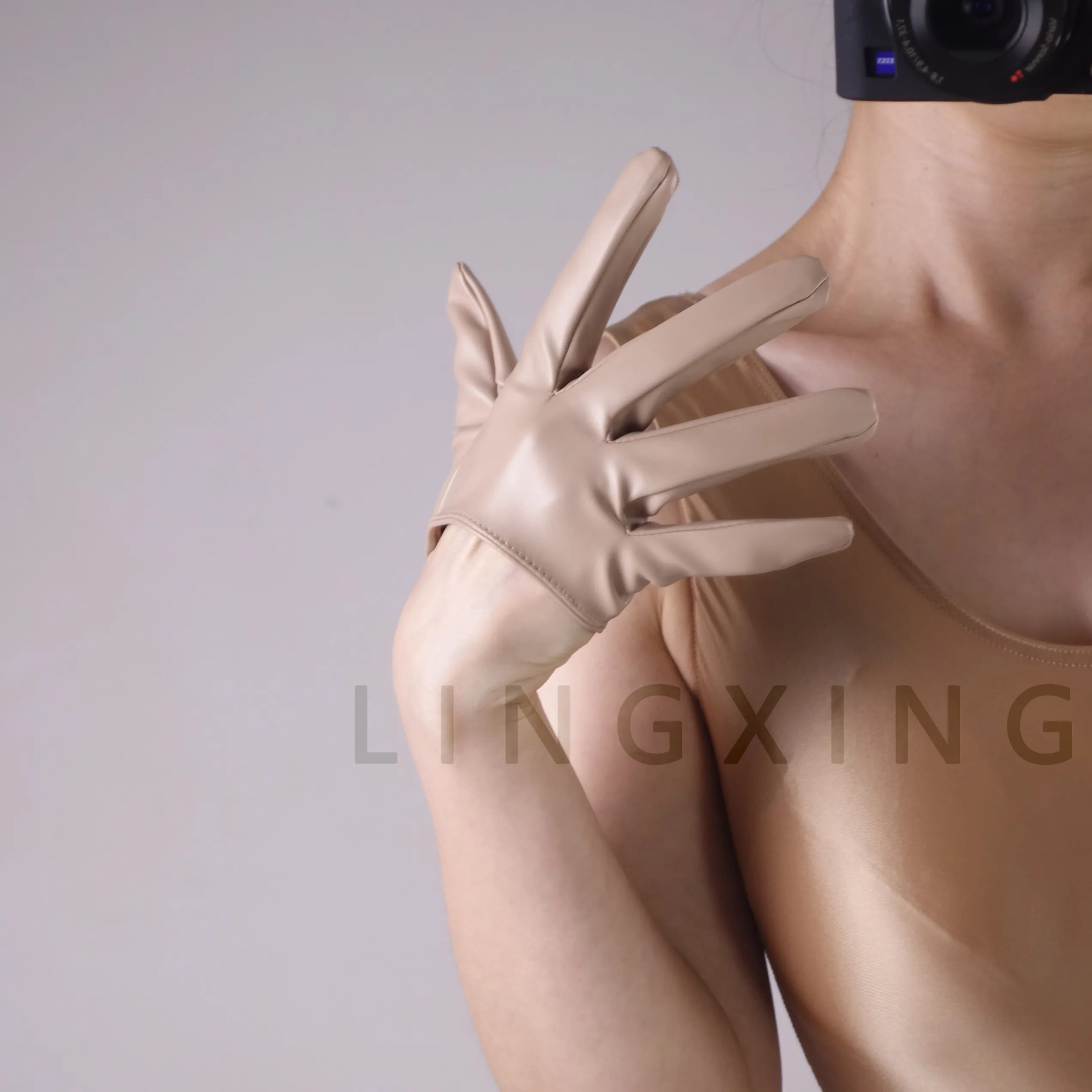 Modische Damen Halbhandschuhe aus Kunstleder PU Fingerlose Tanz- und Bühnenauftrittshandschuhe Persönliche Kurze Schwarze Handgelenkstulpen – Detail 6