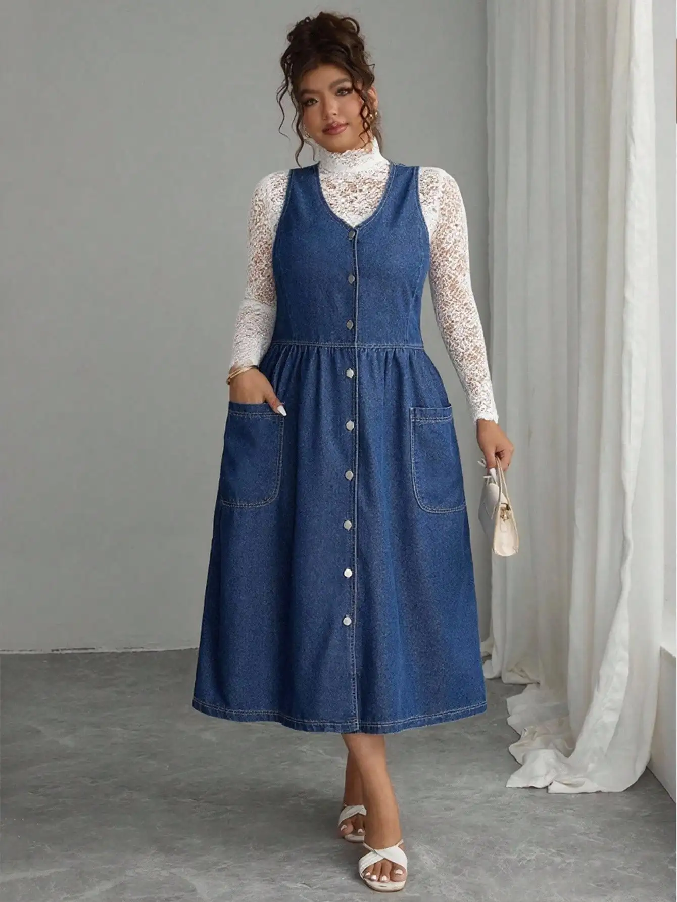 

Женское джинсовое платье-сарафан больших размеров с кружевным верхом и пуговицами спереди